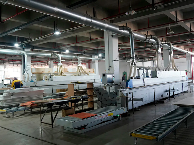 中意木业生产设备中意整木家居在南浔旧馆产业园开设新免漆生产工厂